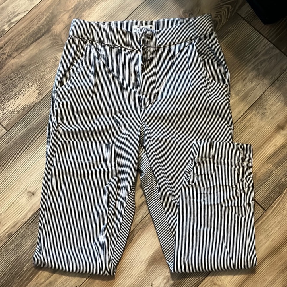 Hollister size medium ankle pants